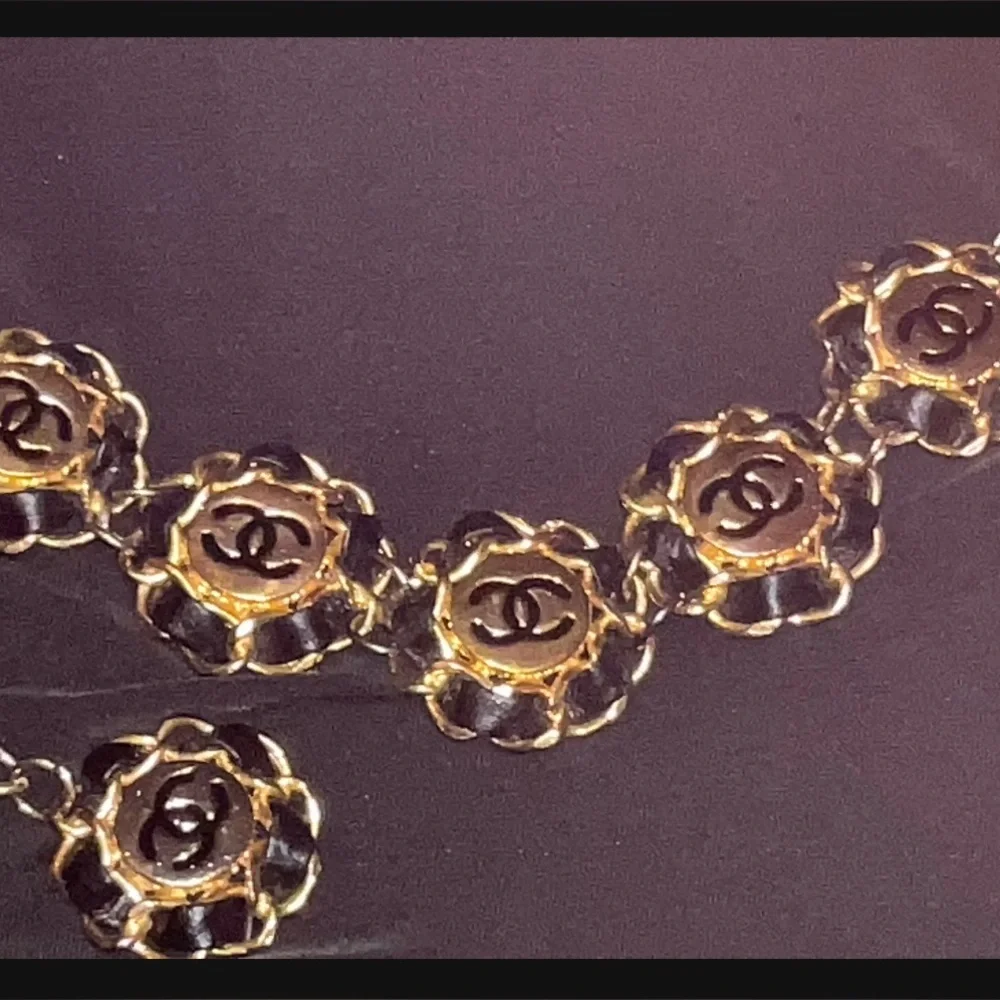 Rare CHANEL Gold Camellia Flowers Logo CC Chain Belt Leather Belt Necklace S M - Picture 2 of 8